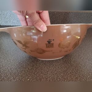 PYREX Early American 10.5 bowl